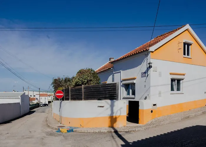 Schilla House T3 Private Pool, Near Peniche, West Coast Villa